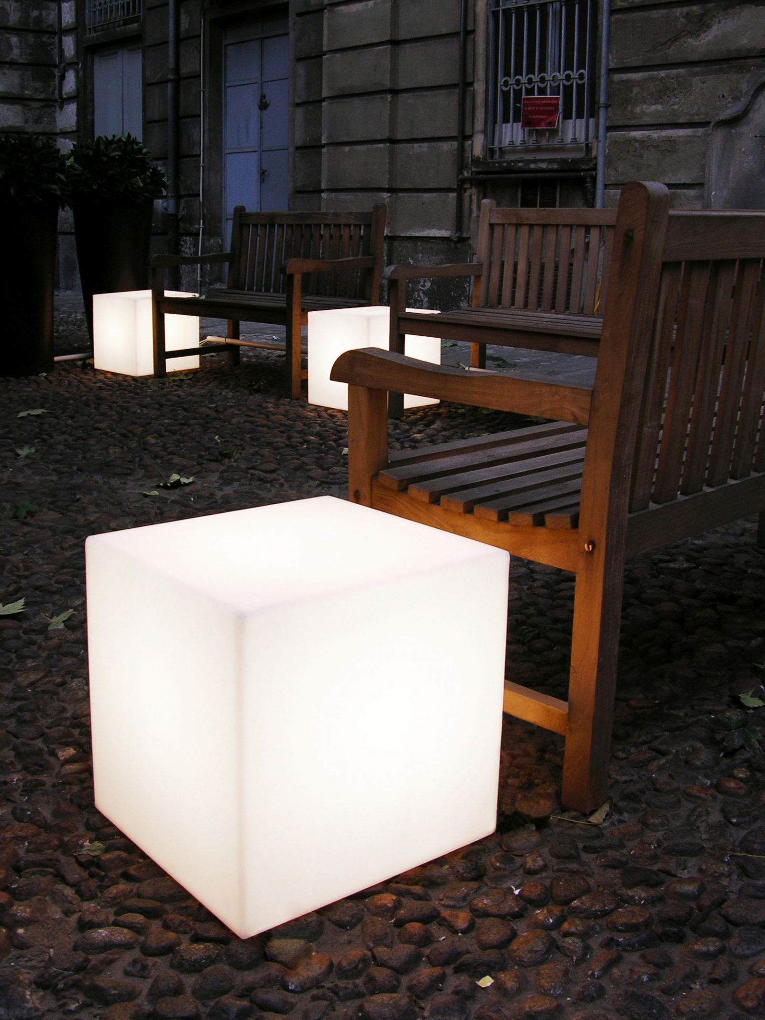 lampa kostka taras