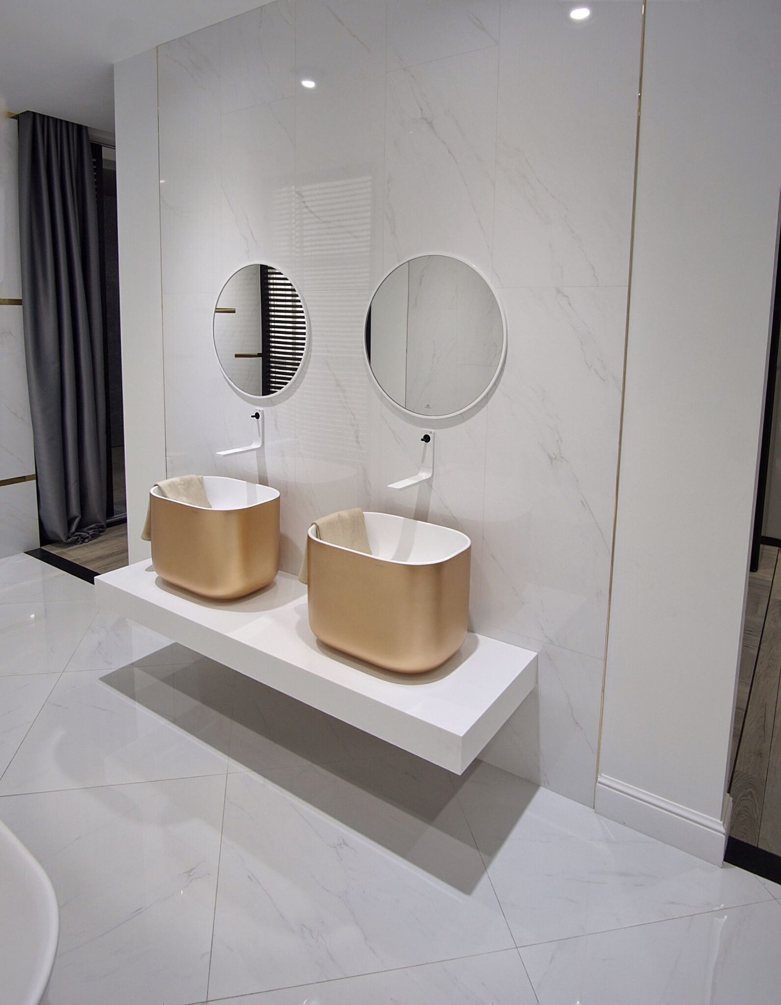 Thassos - łazienka Porcelanosa — płytki kamiennopodobne