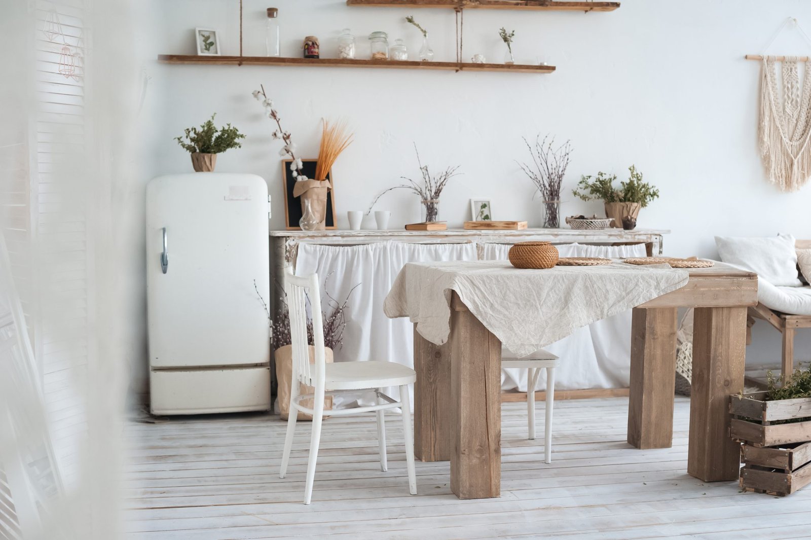 Styl shabby chic – czym się charakteryzuje to przewrotne wnętrze?