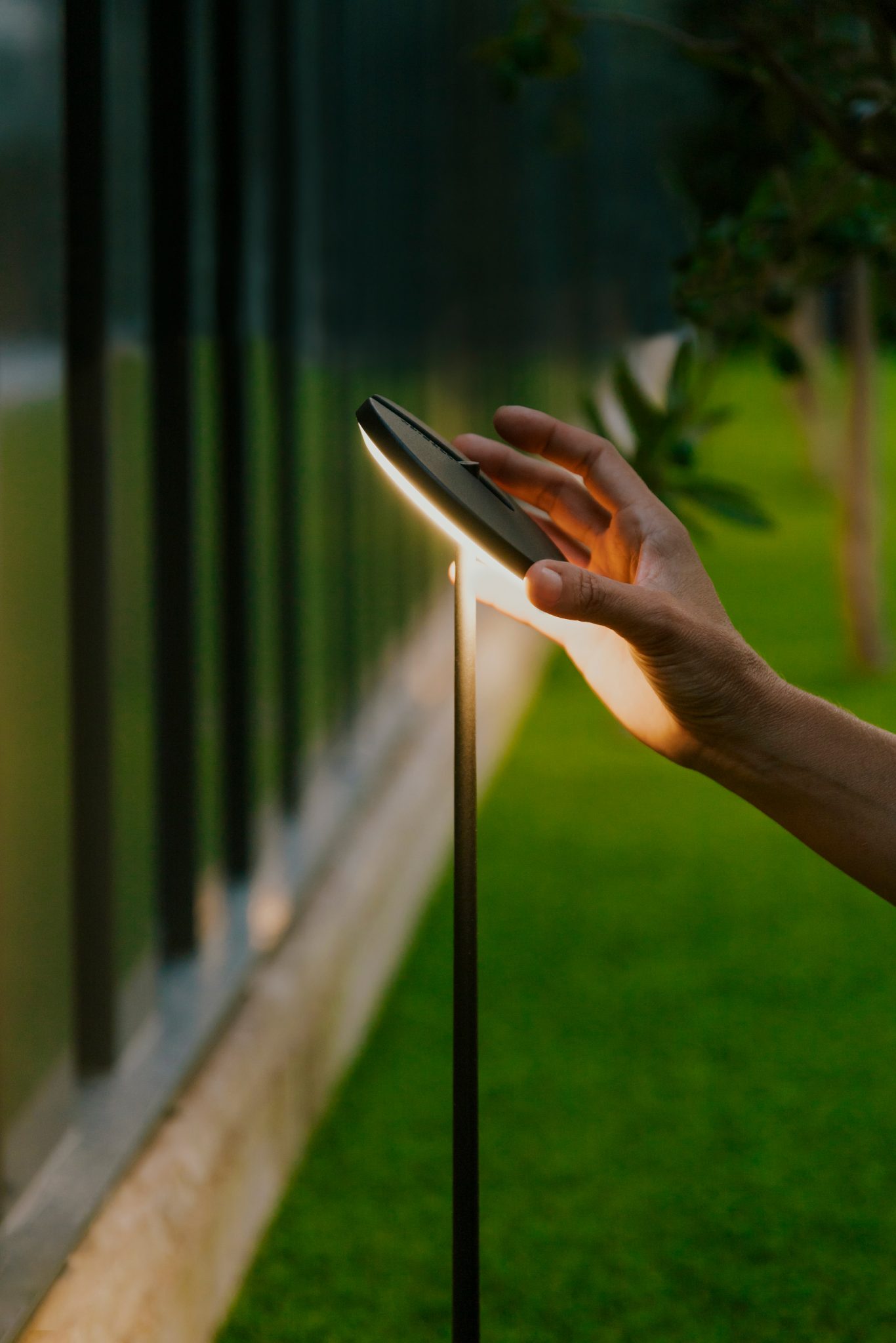 Invisible outdoor LEDS C4 — oświetlenie ogrodowe